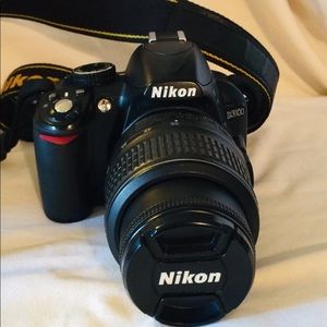 Great Nikon Camera D3100 Like New W Lens